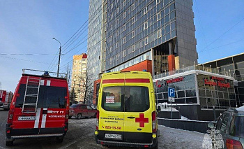 В Челябинске загорелась высотка с отелем около ледовой арены «Трактор»