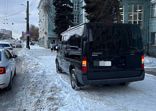 В Челябинске наказали автохама с «воровскими» номерами 