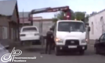 «Четырка» проиграла полицейским в гонке по Челябинску и уехала на эвакуаторе