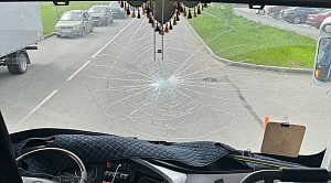 В Челябинске пассажира автобуса увезли в больницу после падения в салоне