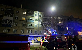 Деда спасали через окно на ночном пожаре в Копейске