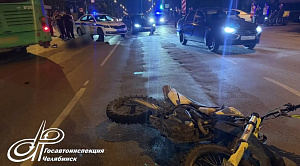 Водитель питбайка погиб при столкновении с автобусом в Челябинске