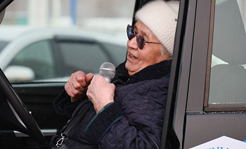 Бабушка-волонтер Байрамбике Хамитова пострадала из-за дрона ВСУ