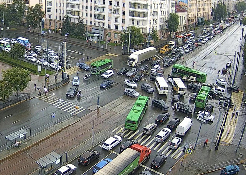 ГАИ назвала причину транспортного ада на перекрестке в центре Челябинска