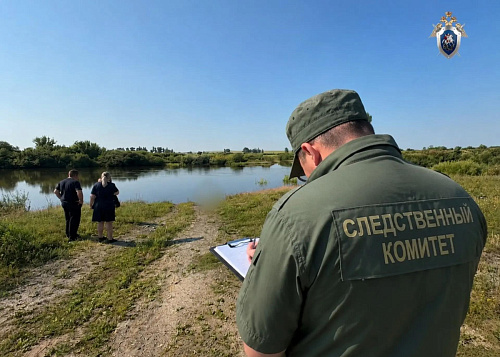 Смертью подростка на реке в Челябинской области заинтересовались следователи