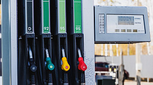 Почти на рубль за неделю взлетели цены на АЗС в Челябинской области