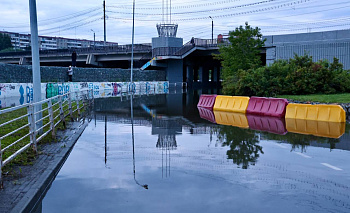 В Челябинске закрыли проезд под мостом из-за подъема уровня воды