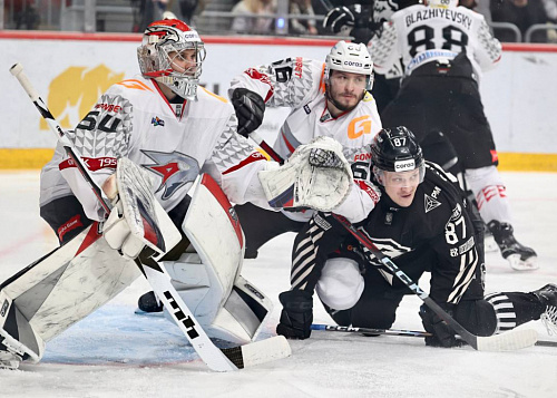 «Трактор» дома крупно проиграл «Авангарду» со счётом 2:5