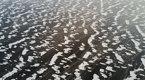 Спасатели эвакуировали семью с тремя детьми с острова на Тургояке