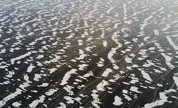 Спасатели эвакуировали семью с тремя детьми с острова на Тургояке