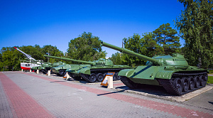 В Челябинске стальных ветеранов омыли из брандспойта ко Дню Победы