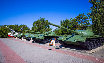 В Челябинске стальных ветеранов омыли из брандспойта ко Дню Победы