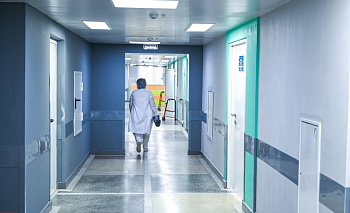 Россияне поддержали идею отменить цветные халаты для медработников