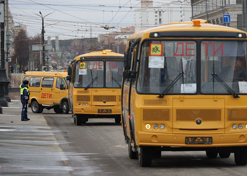 Челябинского водителя школьного автобуса сняли с рейса по подозрению в пьянстве