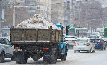 На уборку снега в Челябинске вывели 516 рабочих и 258 спецмашин