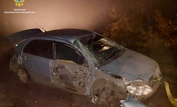 Автомобиль залетел под грузовой поезд на переезде под Челябинском