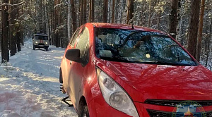 Семья с двумя детьми застряла на машине в лесах Челябинской области