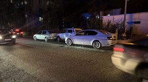 Четыре автомобиля столкнулись рядом с наркобольницей в Челябинске