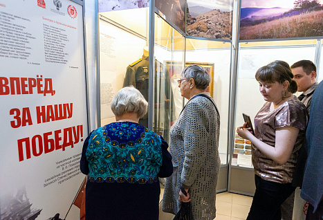 Атмосферную выставку к 80-летию Победы открыли в вузе Челябинска