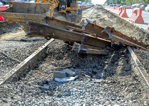 Проезд по перекрестку в центре Челябинска ограничат из-за ремонта путей