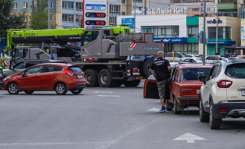 Челябинцам рассказали, почему на заправках очереди и что с этим делают