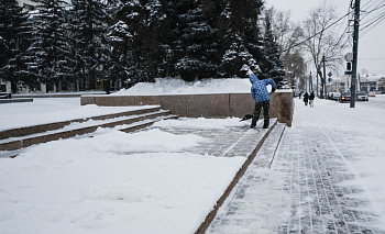 В Челябинске 300 единиц техники вывели на уборку после снегопада