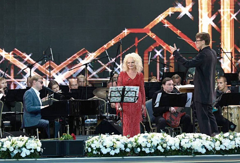 Лариса Долина выступила под открытым небом в Челябинске