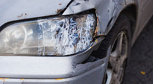 Пьяный водитель при бегстве от ДПС повредил два автомобиля в Челябинске