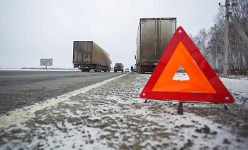 ДТП с грузовиком и легковушкой перекрыло проезд по М5 в Челябинской области