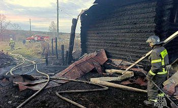 Мужчина погиб во время крупного ночного пожара в Челябинской области
