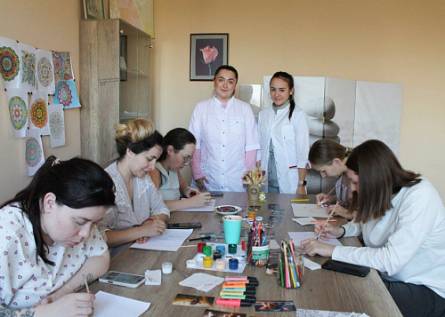 В Челябинске организовали арт-терапию для беременных