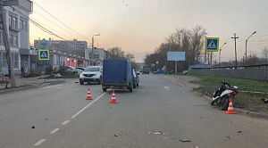 В Челябинске дети на мопеде устроили аварию с легковушкой