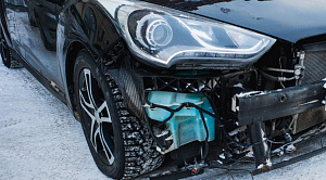 Автомобиль разнес остановку на северо-западе Челябинска