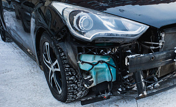 Автомобиль разнес остановку на северо-западе Челябинска