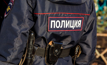 В Челябинске нашли подпольный цех с 300 литрами алкоголя и 8,5 тыс пачек сигарет