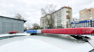 Иномарка перевернулась после столкновения на улице Братьев Кашириных в Челябинске