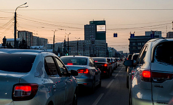 Челябинск встал в заторах из-за снегопада, который никак не кончится