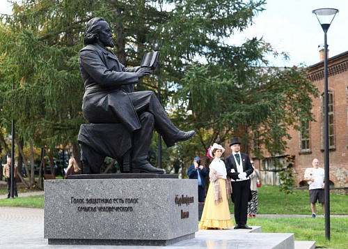 Двухметровый памятник Федору Плевако появился в центре Челябинска