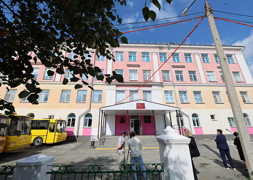 Алексей Текслер оценил обновление школы-объекта культурного наследия