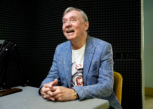 Известный фантаст рассказал челябинцам, где искать инопланетян