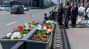 Ночной гуляка в центре Челябинска набросился на цветочный горшок