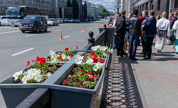 Ночной гуляка в центре Челябинска набросился на цветочный горшок