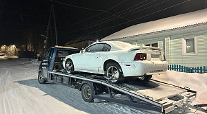 Mustang на эвакуаторе остановят: челябинские полицейские раскрыли угон