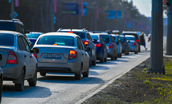 Двойная авария сковала проезд по мосту в районе вокзала в Челябинске