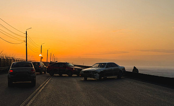 Авария с четырьмя машинами перекрыла проезд по плотине в Челябинске