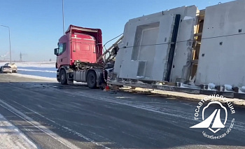 Водитель иномарки погиб в лобовом ДТП с грузовиком в Челябинской области