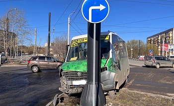 Следователи разбираются в ДТП с маршруткой и столбом в Челябинске