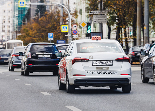 Челябинский таксист помешал мошенникам обмануть 83-летнего дедушку