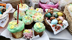 Парад куличей: какую снедь челябинцы принесли в храмы для освящения