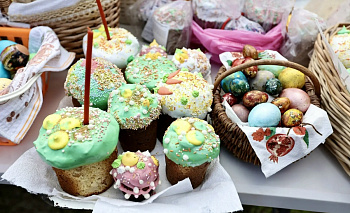 Парад куличей: какую снедь челябинцы принесли в храмы для освящения